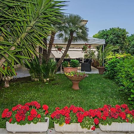 Hotel Scandinavia Marina di Massa Dış mekan fotoğraf