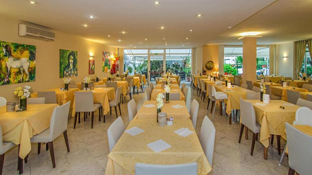 Hotel Scandinavia Marina di Massa Dış mekan fotoğraf