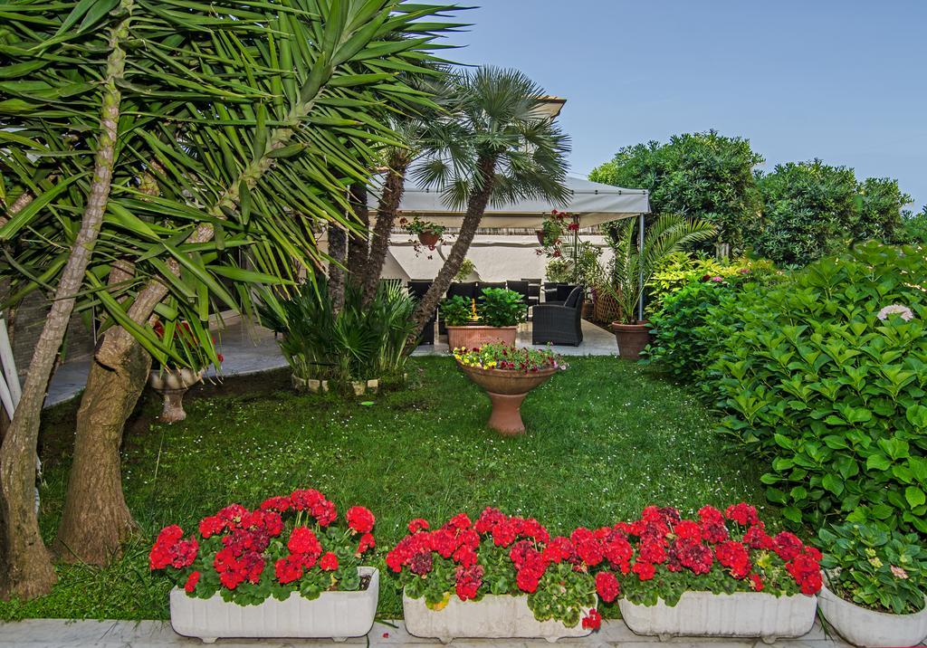 Hotel Scandinavia Marina di Massa Dış mekan fotoğraf