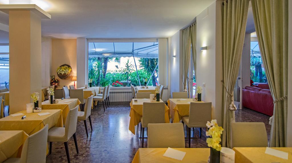 Hotel Scandinavia Marina di Massa Dış mekan fotoğraf